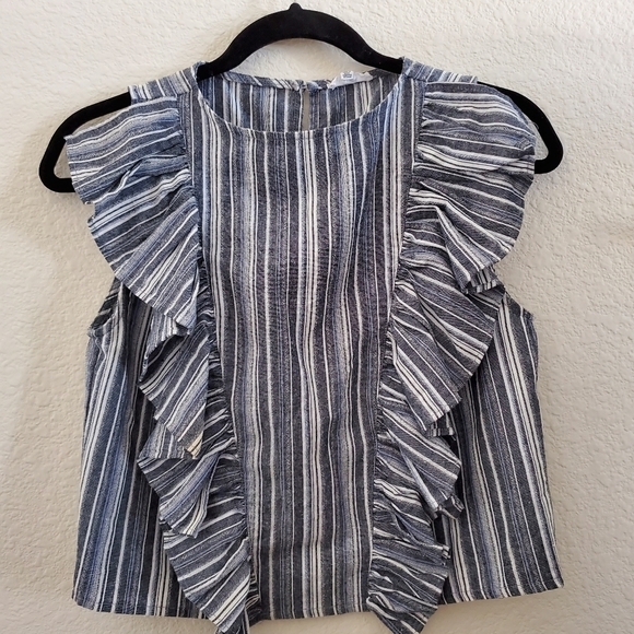 𝅺ruffled tank - Picture 1 of 5